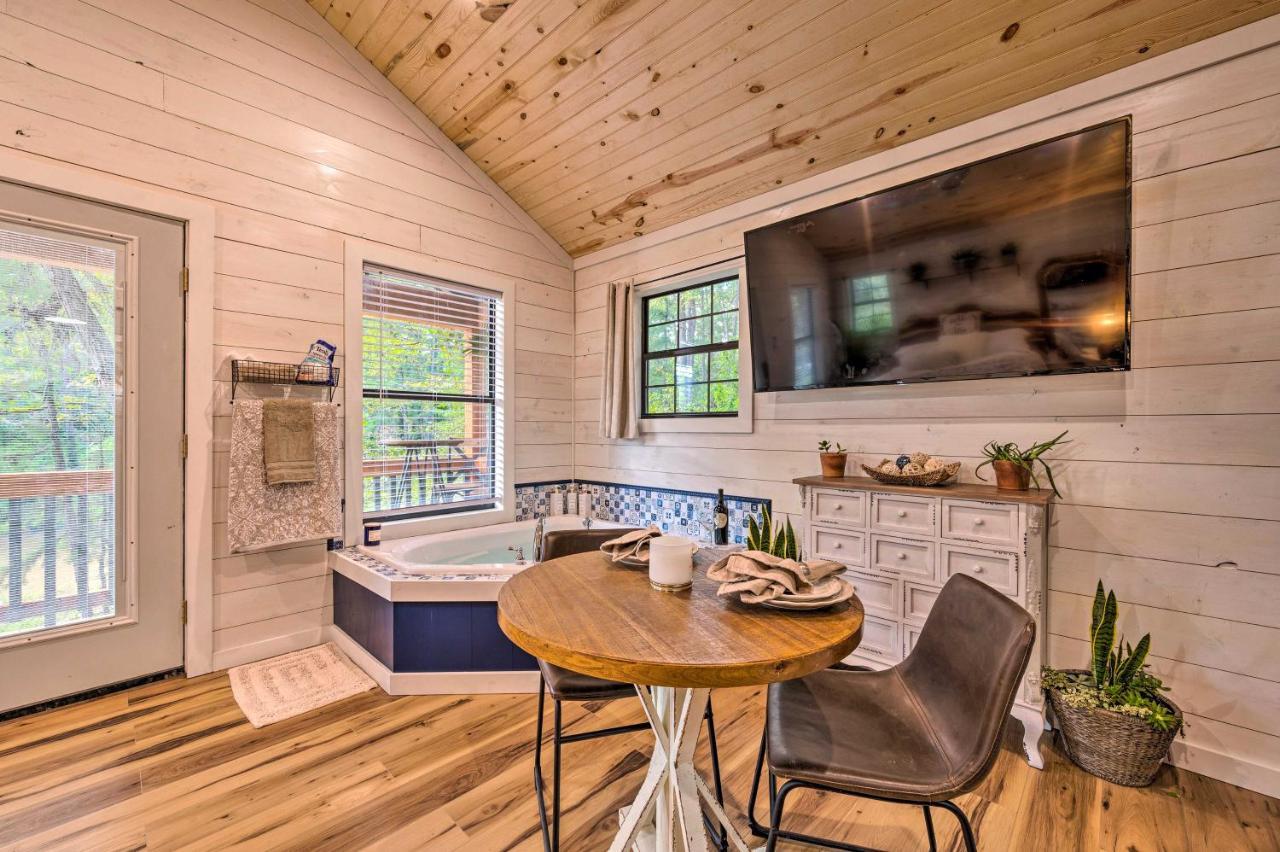 Romantic Broken Bow Cabin With Jacuzzi And Fire Pit! 외부 사진