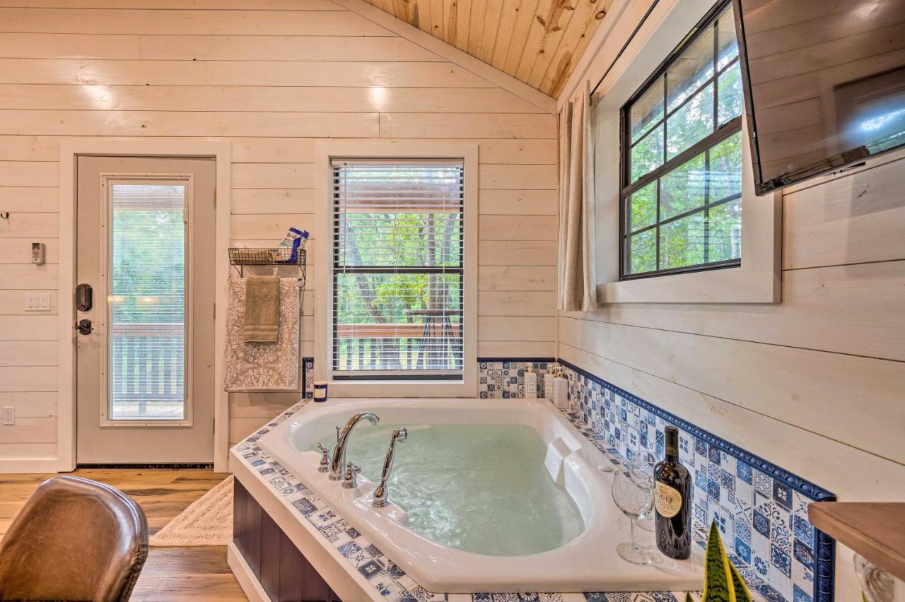 Romantic Broken Bow Cabin With Jacuzzi And Fire Pit! 외부 사진